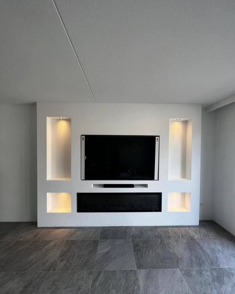Cine wall met soundbar en haard