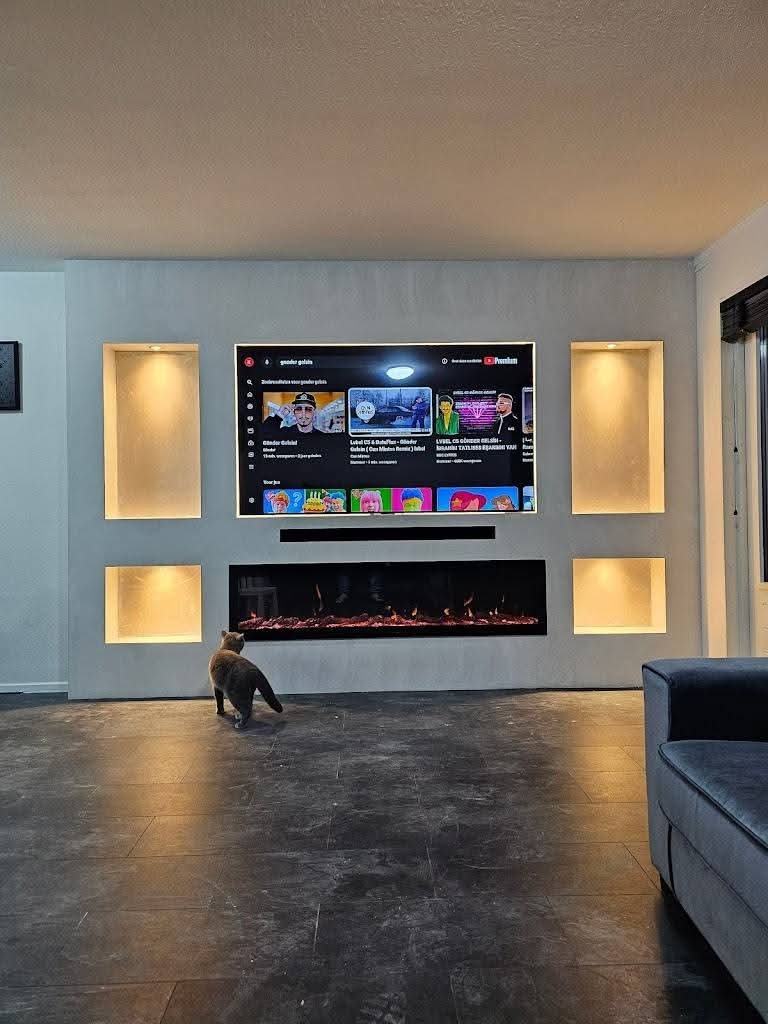 Grote cinewall met sfeerhaard